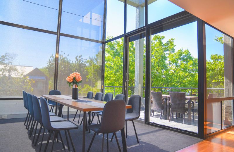 Burj Al Adelaide 6 br 18 guest stay in ADL CBD