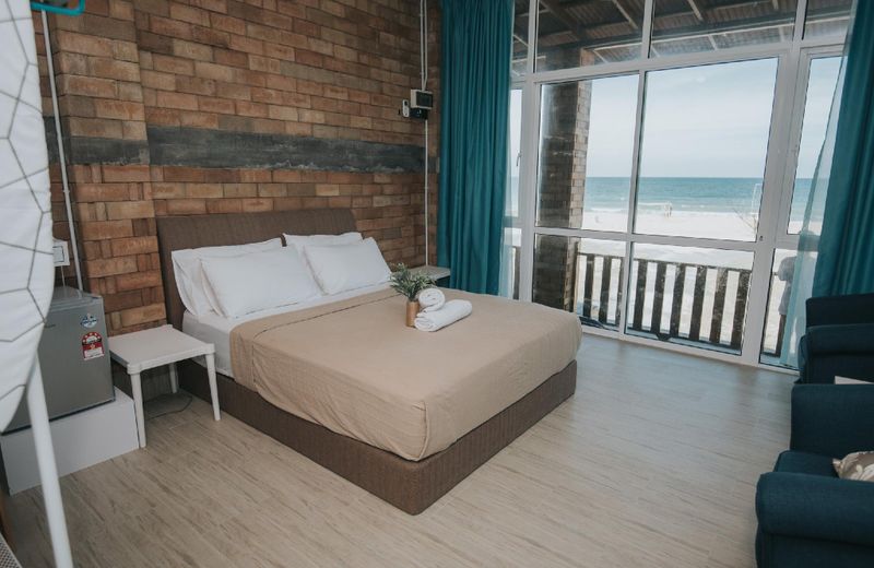 Ombak Deru Lodge (Studio unit 2 with beach view)