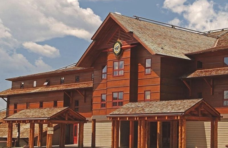 Old Faithful Snow Lodge