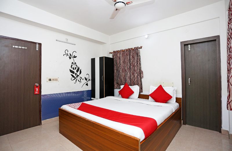 OYO Flagship 4102 Guru Kripa