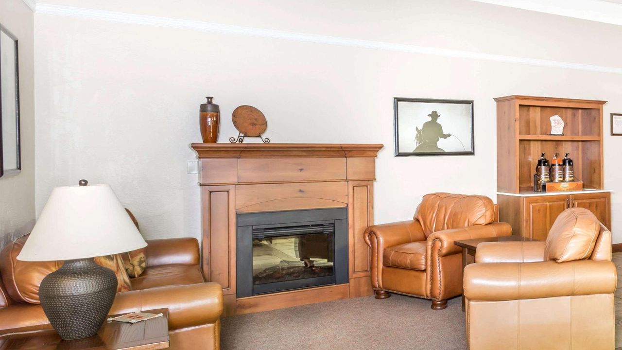 Super 8 by Wyndham Salina/Scenic Hills Area
