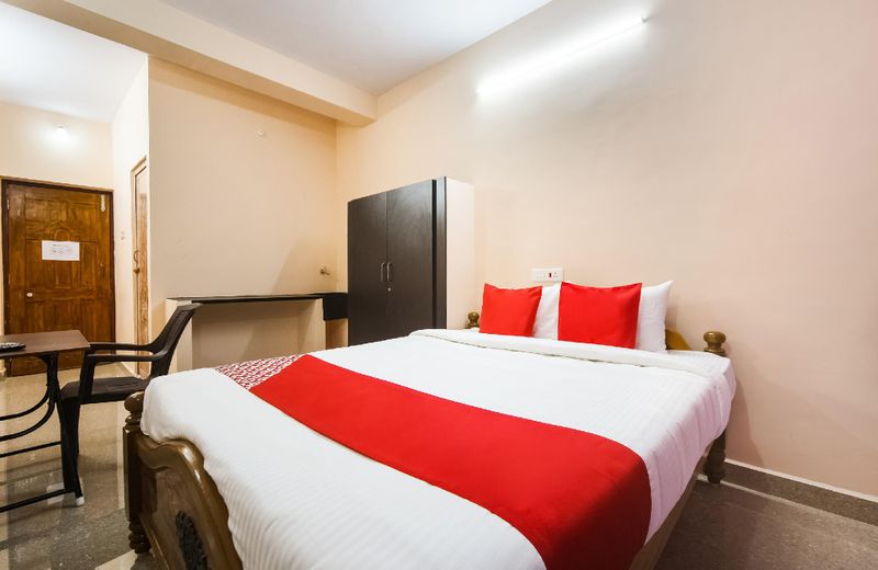 OYO 60699 SRIVARI PREMIUM HOMESTAYS