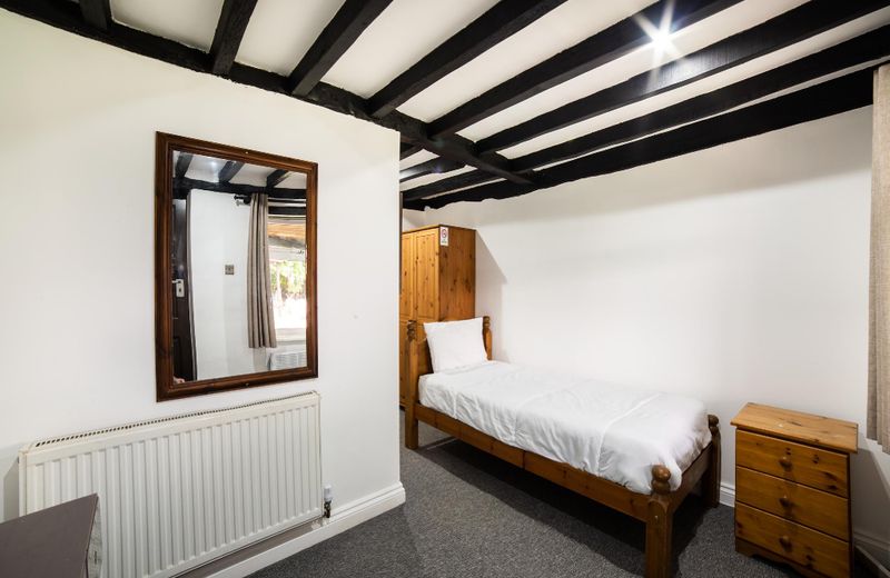 OYO Tudor Oaks Lodge