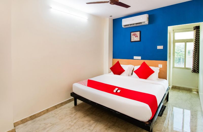 OYO 47366 Hotel Cocanada Inn