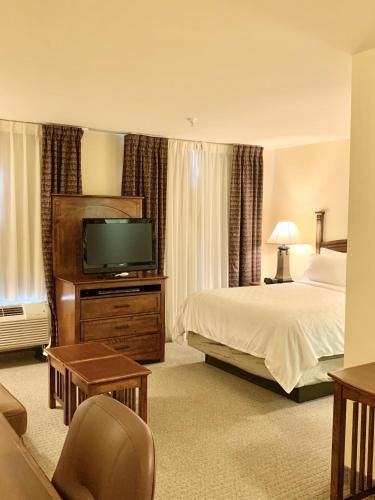 Staybridge Suites - Albuquerque Airport, an IHG Hotel