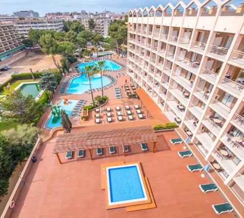 Golden Avenida Family Suites 4*