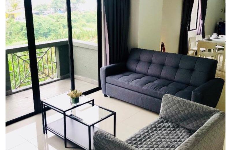 YoLodge Serdang Raya2 (Turf View) Stay 8+1pax