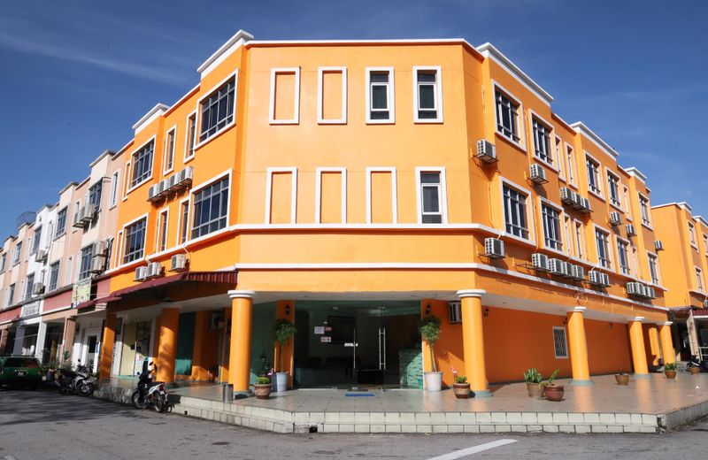 OYO 775 Hotel Sahara Inn