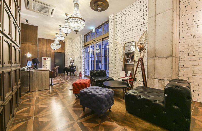 Lerocherrouge Hotel