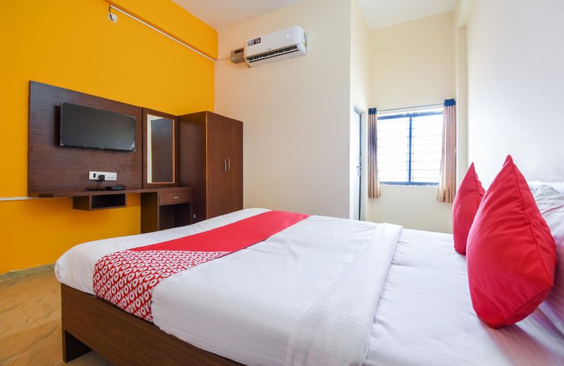 OYO 70920 Hotel New Poorvi Residency