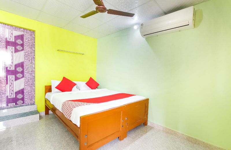 OYO 47925 Mathis Residency