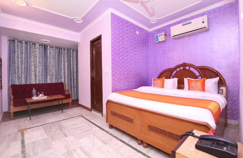 OYO 10384 Hotel Rajesh Palace