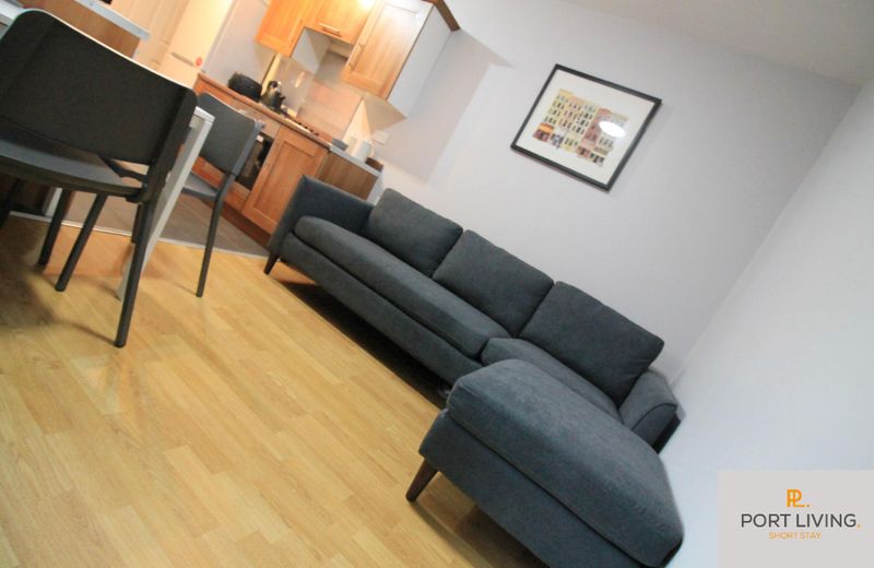 PORT LIVING NEWCASTLE JESMOND 3 EN-SUITE 6 GUESTS
