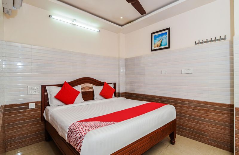 OYO 38595 Varsha Grand Residence