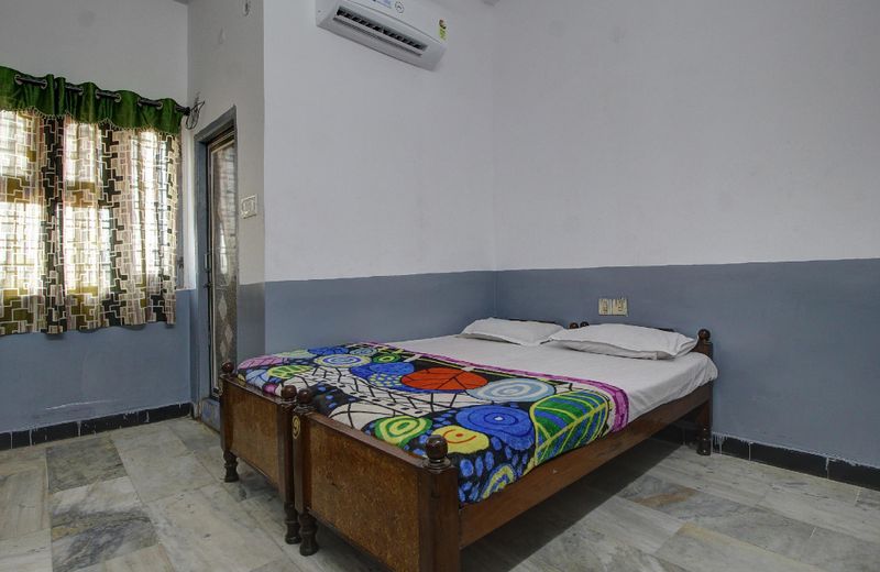 SPOT ON 38679 Sneha Grand Hotel