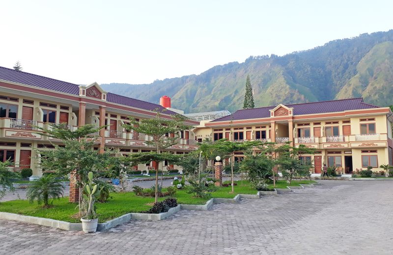 Rogate Beach Hotel