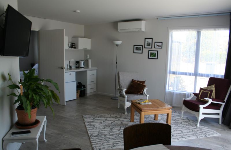 AHAVA Bed & Breakfast