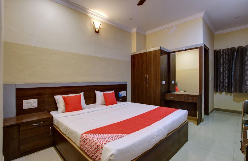 OYO 28094 Rathneshwari Residency