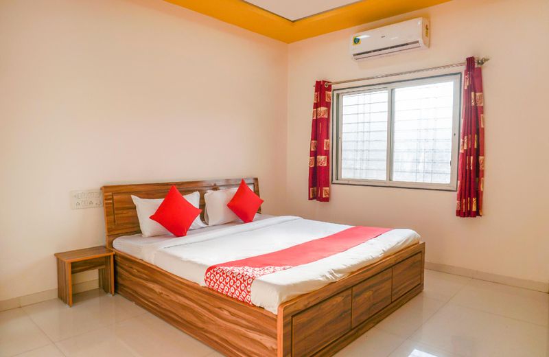 OYO 70135 Hotel Peshwai Lodge