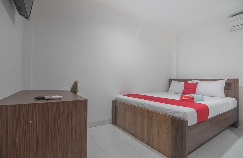 RedDoorz near Living Plaza Balikpapan