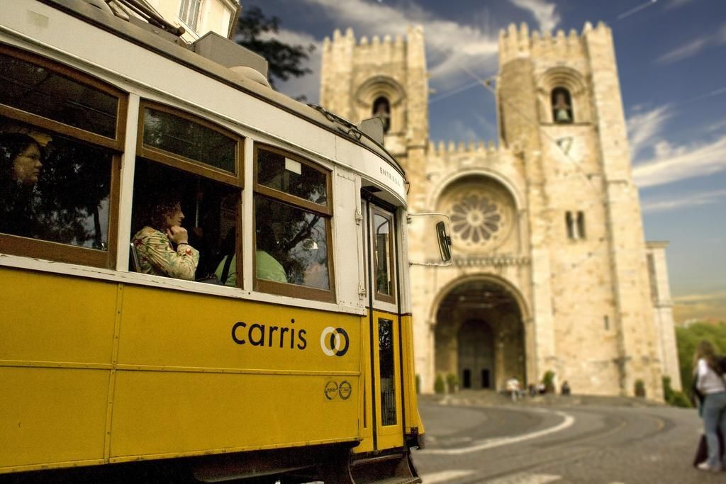Famous Crows Lisbon Suites