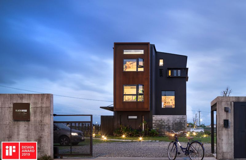 Black House