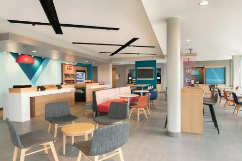 avid hotels - Boston Logan Airport - Revere, an IHG Hotel