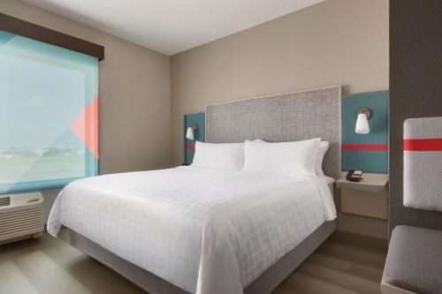 avid hotels - Boston Logan Airport - Revere, an IHG Hotel