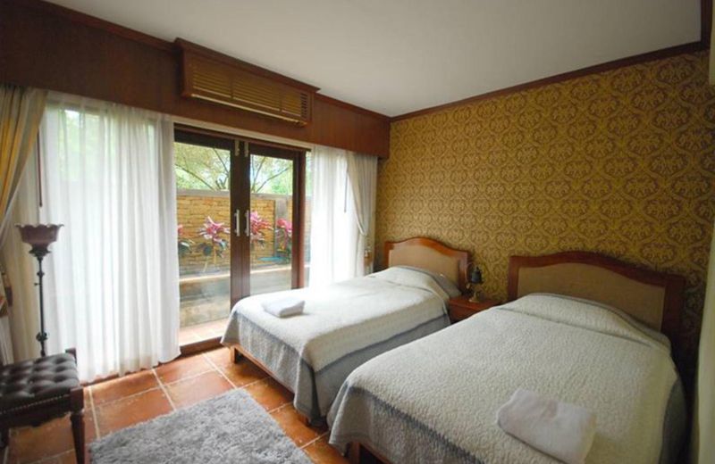 La Foresta by the river lodge