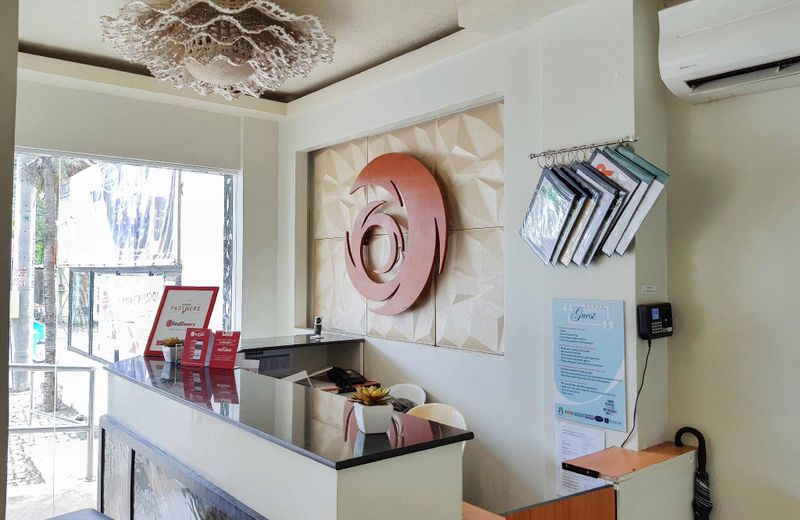 RedDoorz Plus near Holy Name University Medical Center