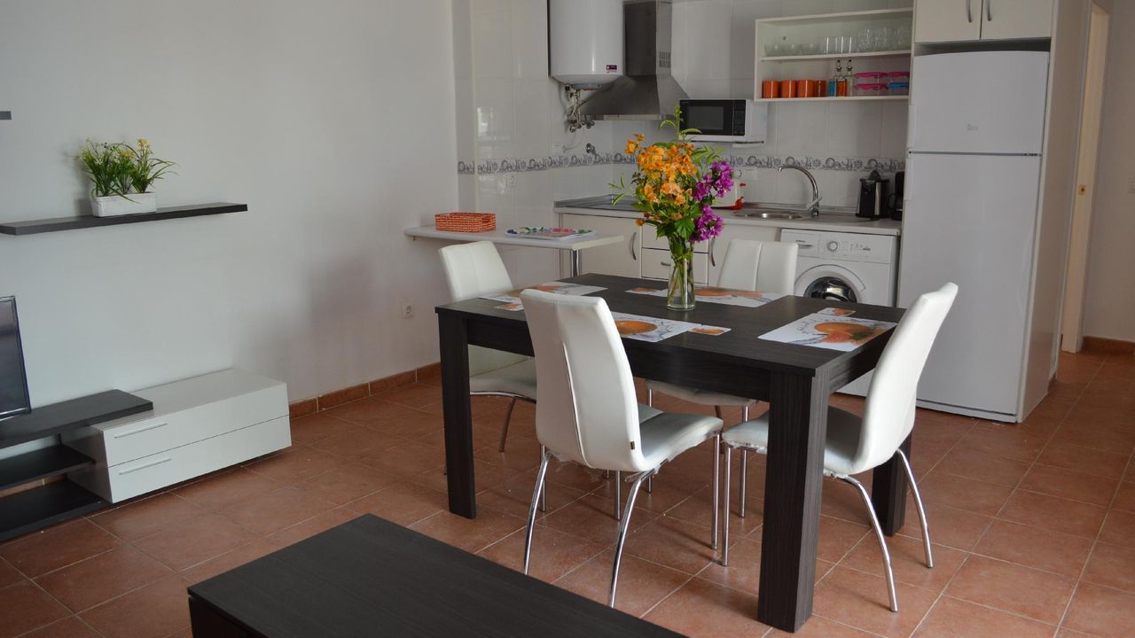 Ground floor apartment 1 bdr, private patio, west facing