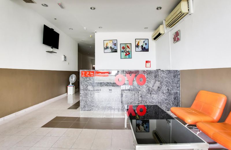 OYO 89615 T Family Hotel
