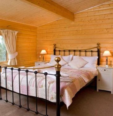 Cherbridge Lodges - Riverside lodges, short lets (business or holidays)