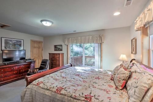 Rustic Tahoe Home with Hot Tub 12 Mi to Squaw Valley