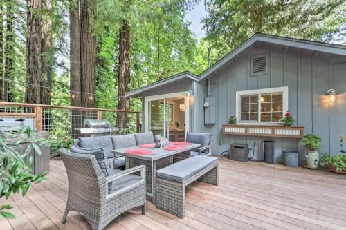 Redwoods Treehouse Across From the Russian River!