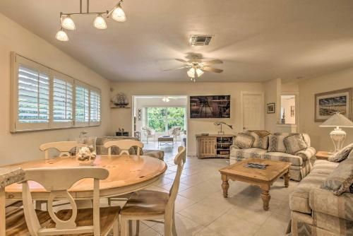 Naples Family Home - Walk to Vanderbilt Beach!