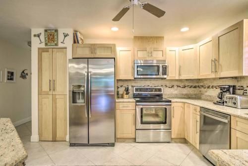 Naples Family Home - Walk to Vanderbilt Beach!