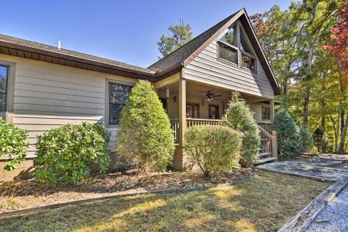4-Acre Bryson City Mountain Home with Deck and Grill!