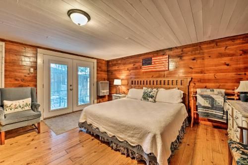 Lil Red Hen Cottage in the Boone Area with Hot Tub