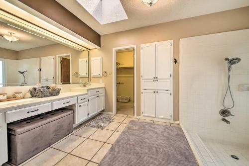Family-Friendly Home with Hot Tub, Fire Pit and Deck!