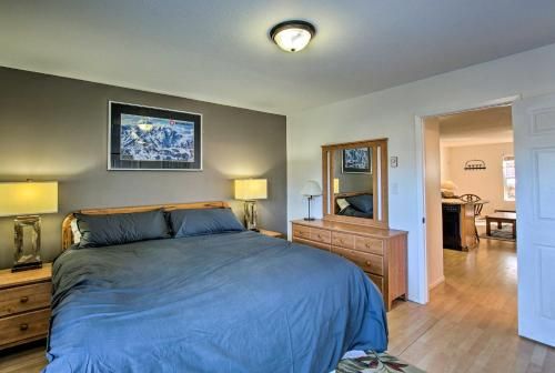 Cozy Wolf Lodge Ski Retreat - 17 Mi to 3 Resorts!