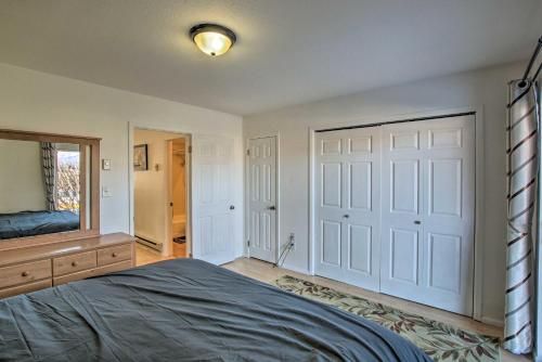Cozy Wolf Lodge Ski Retreat - 17 Mi to 3 Resorts!