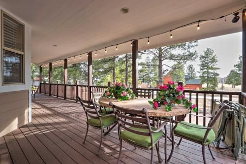 Munds Park Home with 1 half Acres and Volleyball!