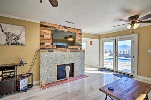 Waterfront Cottage with Pool and Clear Lake View!