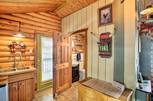 Homey Winchester Studio Cabin with Kitchenette!