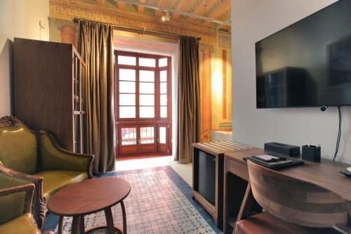 Anahita Boutique Hotel
