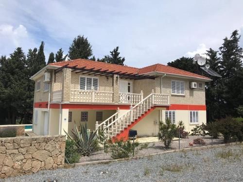 Australian Villa in Lapta , sleeps up to 12 persons , New to the holiday rental