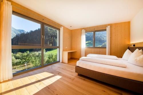 Outdoor Pictures 24