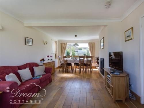Hillview Bungalow, BURTON BRADSTOCK