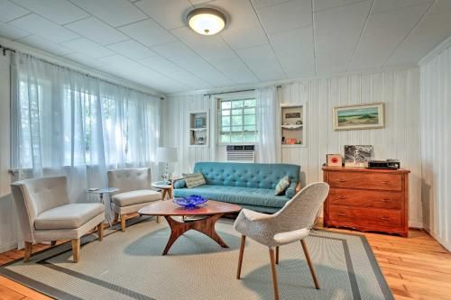 Charming Cape Cottage, Walk to Monument Beach